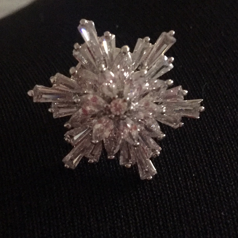 New sparkle snowflake collar brooch
